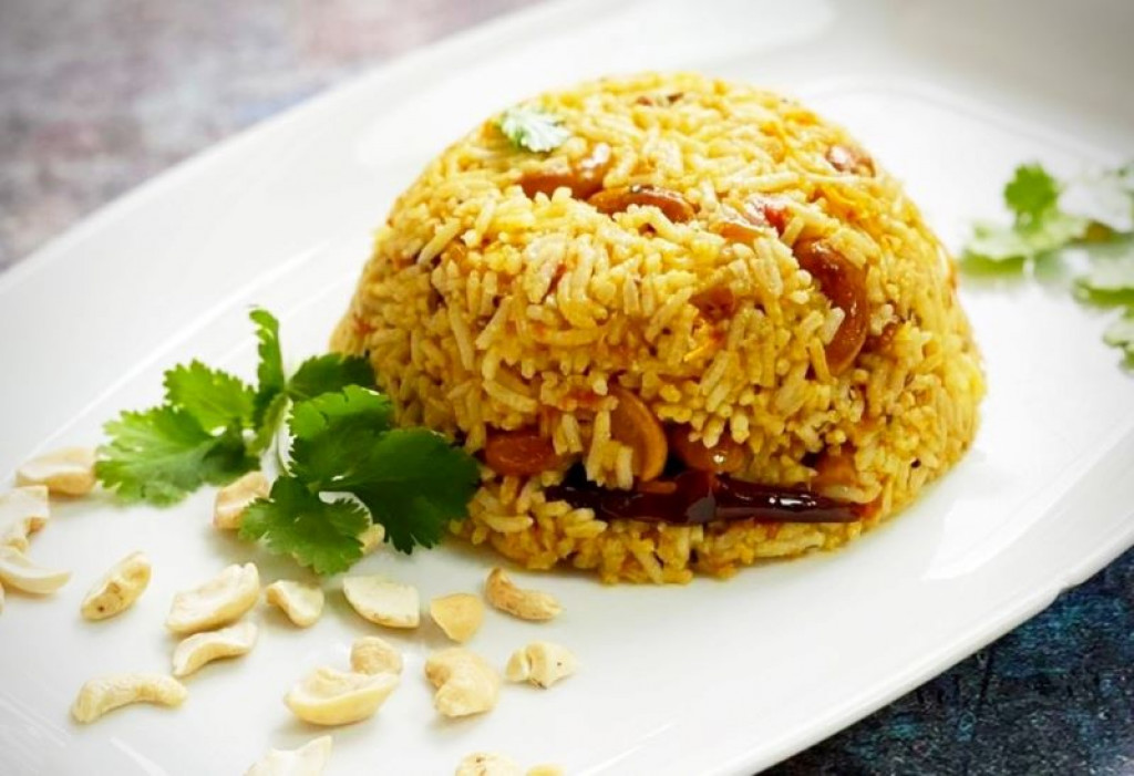 Masala rice - kořeněná basmati rýže s kešu a paprikou