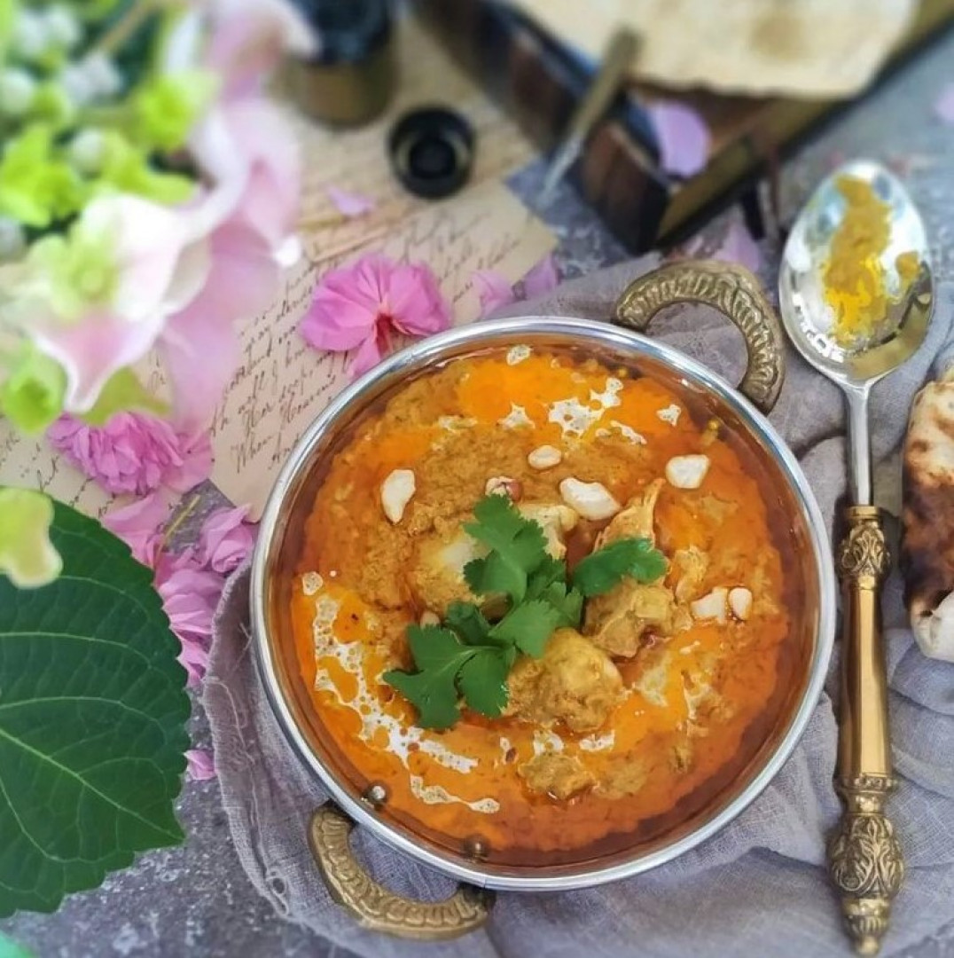 Korma korma s kokosovým mlékem a kešu pastou